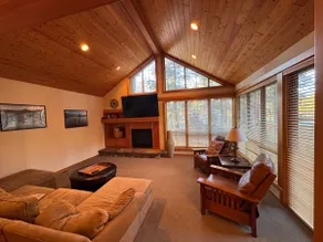 Luxury Fremont Crossing SHARC/Hot Tub Sleeps 8-10 - Image 2
