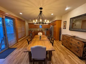 Luxury Fremont Crossing SHARC/Hot Tub Sleeps 8-10 - Image 4