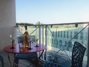 Air-conditioned apartment with large balcony at the foot of the ramparts - Image 3