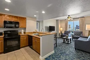A LUXURY 3 BEDROOM SUITE in a Beautiful Resort!! - Image 4