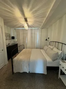 Early Check-In/Late Check-Out: The Cottage on Vine - Image 4