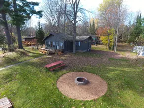 Friday's Up North, Dog friendly waterfront cabin - Image 4