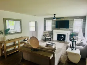 Modern farmhouse charm in the heart of Bethlehem  - Image 4