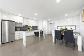 Beautiful Home close to Shopping Mall and Train Hornsby - Image 2