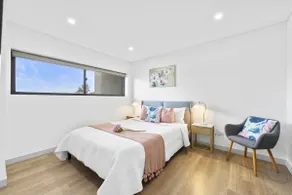 Beautiful Home close to Shopping Mall and Train Hornsby - Image 3