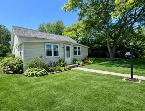 Quaint Lake Retreat|Hot Tub, Work from home|Relax! - Image 1