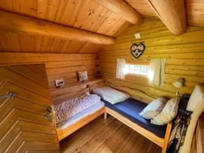 Cozy old log cabin - Image 5