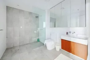 Liverpool Stunning 1 Bedroom apartment + parking - Image 5