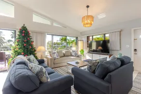 Rose All Day updated 2bed/2bath half duplex in Kcb with dockage & Cabana Club access - Image 5