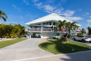 Rose All Day updated 2bed/2bath half duplex in Kcb with dockage & Cabana Club access - Image 2