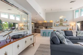 Rose All Day updated 2bed/2bath half duplex in Kcb with dockage & Cabana Club access - Image 4