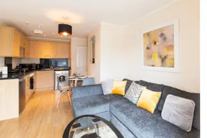 1-bedroom apartment with balcony, Hoddesdon - Image 4