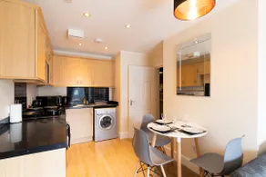 1-bedroom apartment with balcony, Hoddesdon - Image 5