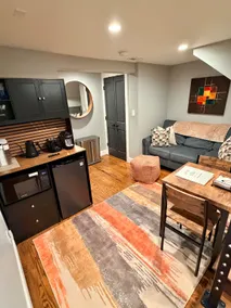 Stylish and cozy suite with private entrance - Image 4