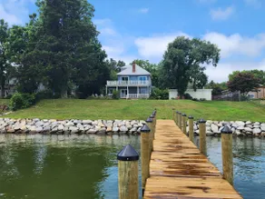 Beautiful, serene waterfront property - Image 5