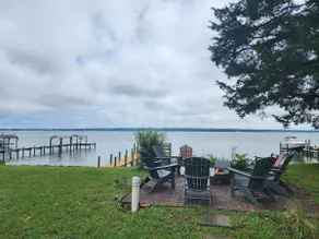 Beautiful, serene waterfront property - Image 4