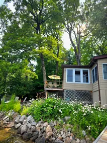Lakefront beautiful cottage in Kawartha Lakes - Image 2