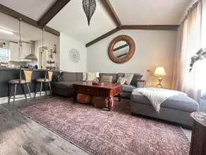 Centrally located•King Bed• Hot Tub • Fenced Yard • Pets welcome - Image 3