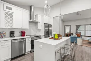 Luxe Bungalow in Downtown Decatur / 2BD 2 BA - Image 3