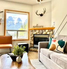 Mt. View/1km to Banff/Washer/Dryer/Kitchen/BBQ - Image 2