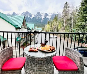 Mt. View/1km to Banff/Washer/Dryer/Kitchen/BBQ - Image 3