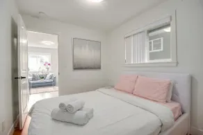 Luxury 1-Bedroom Suite in Vancouver - Image 2