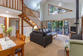 Araluen ~ Lake views ~ Fireplace ~ Air con - Image 4
