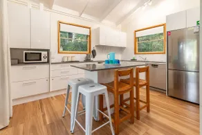Araluen ~ Lake views ~ Fireplace ~ Air con - Image 5