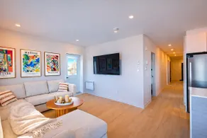Serene Modern 3BR River View Apt w/ Parking - Image 2