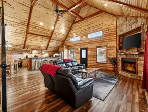 Luxury Cabin near the Talimena Drive with Fishing - Image 2