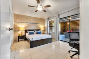 Cozy HTX Home | Gated Parking & Outdoor Living - Image 5