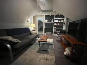 Private 3rd Floor Apt Union St 1908 Colonial Home - Image 3
