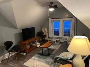 Private 3rd Floor Apt Union St 1908 Colonial Home - Image 4