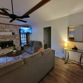 Pet friendly, no pet fees. 3bedrooms/2 full baths - Image 3