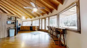 The Roundabout Cabin - Image 2