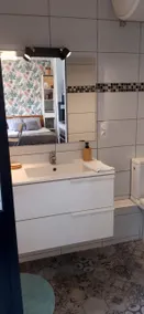 Comfortable studio apartment, terrace & train station 10 min walk - Image 4