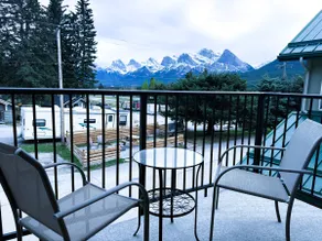 🇨🇦Ski Season! Mountain View 2-Storey Townhouse🇨🇦 - Image 4