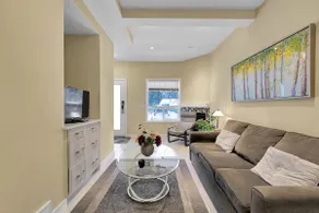 B243- Townhouse near Banff gate, Free parking - Image 3