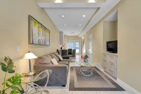 B243- Townhouse near Banff gate, Free parking - Image 2