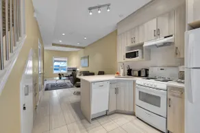 B243- Townhouse near Banff gate, Free parking - Image 5