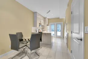 B243- Townhouse near Banff gate, Free parking - Image 4