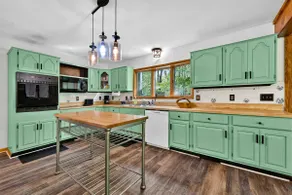 Huge Cabin w Hot Tub, Deck, Grill, Fire Pit, WiFi - Image 5