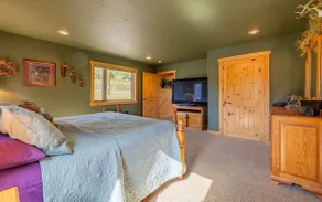 Clarks Fork Crossing- Direct River Access, Large family Cabin! - Image 4