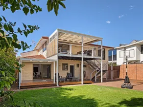 Bay Beach House Beachfront Bliss near Town - Image 4