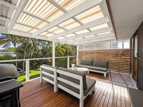 Bay Beach House Beachfront Bliss near Town - Image 3