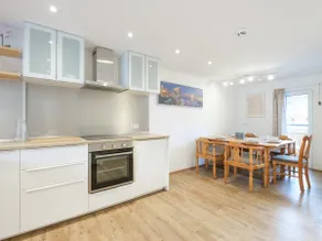 Spacious apartment with private terrace - Image 5
