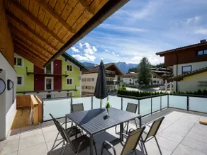 Spacious apartment with private terrace - Image 3