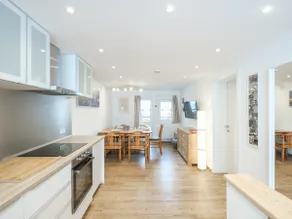 Spacious apartment with private terrace - Image 4