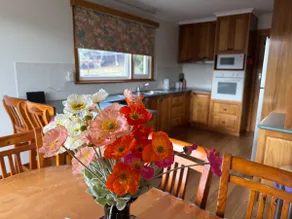 Sunny Spacious Holiday House with Mountain views - Image 2