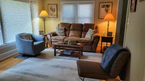 The Carolina Place, walking distance to downtown - Image 3
